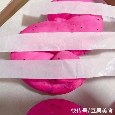 波兰种火龙果蔓越莓乳酪欧包