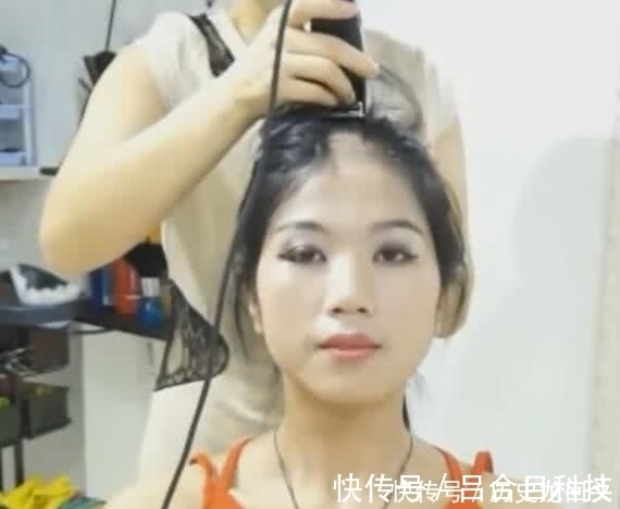 发型师|小姐姐去理发店,发型师手一抖剃了个光头,小姐姐哭着同意剃完
