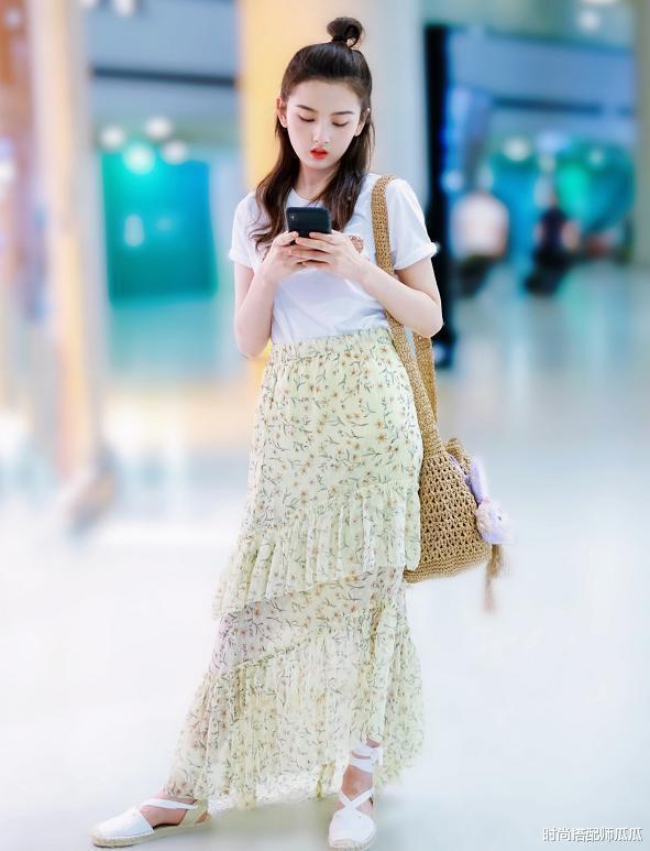 纯色半身裙退位,今夏流行这3种“半身裙”,时髦好看不出错