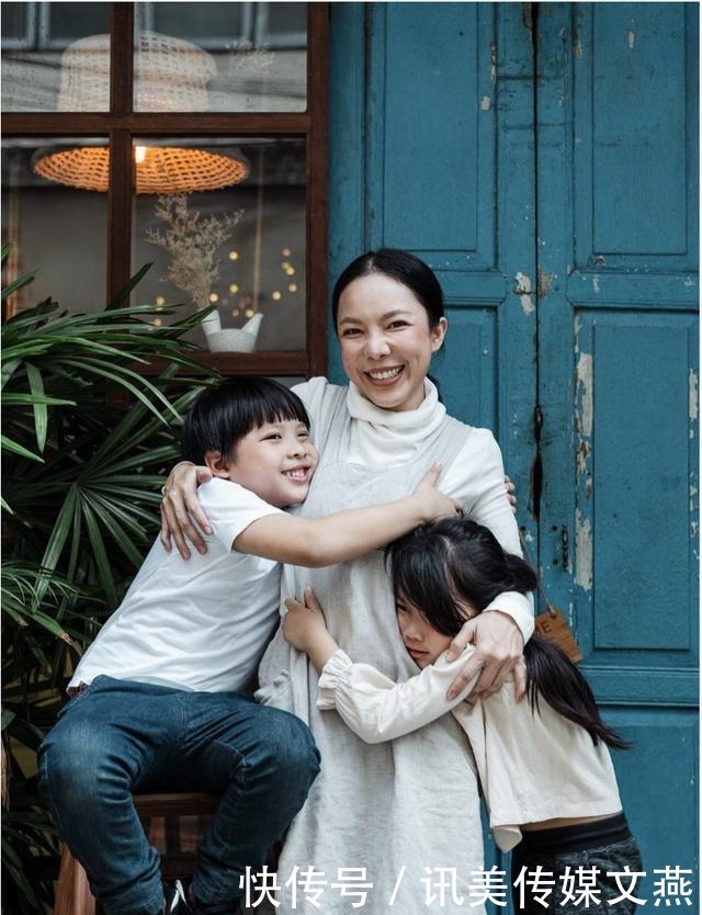 8岁男孩3次点燃商场衣服,称“感觉很好玩”,你会怎么处置?