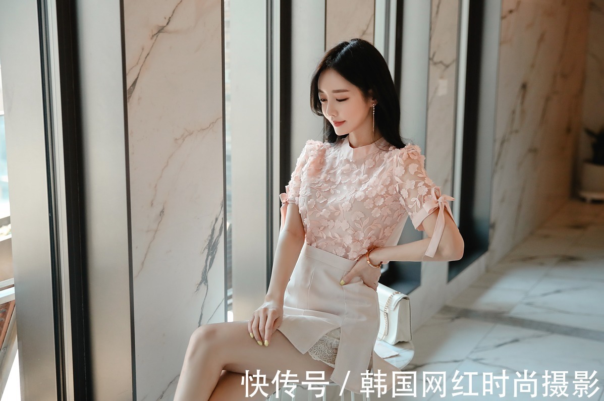 时尚|女神孙允珠高清时尚写真:樱桃红哑光半袖轻熟裙,又甜又御姐