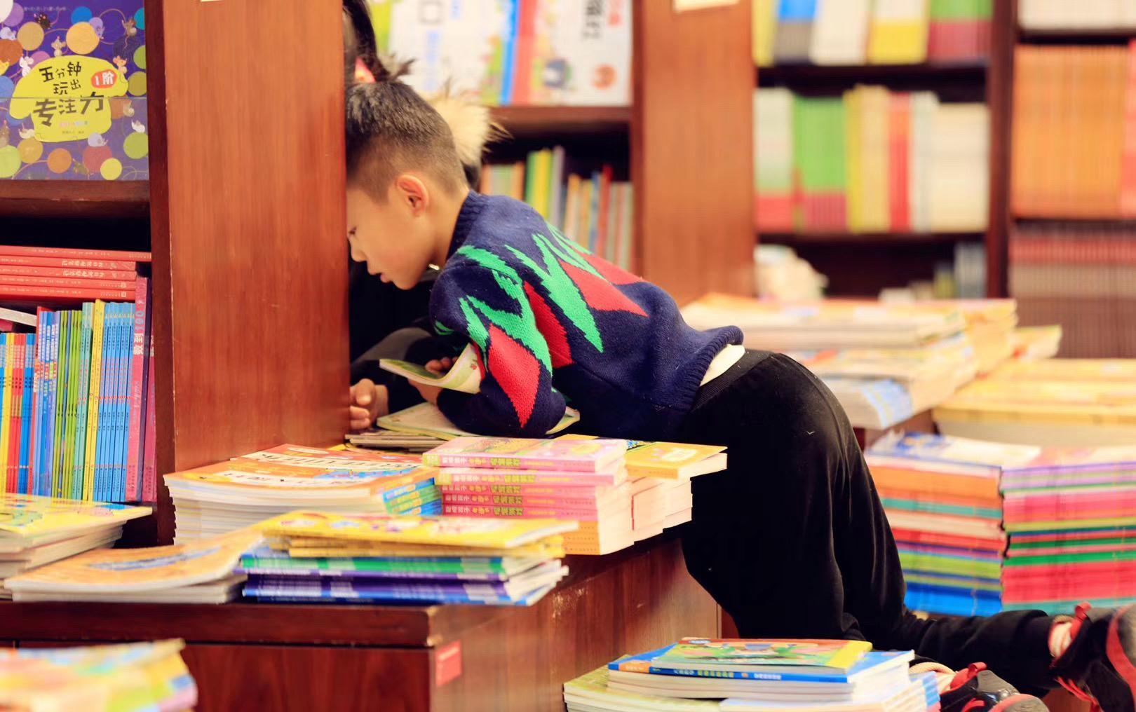 家长|孩子沉迷游戏家长负全责!这4种家庭,孩子想网络成瘾都难