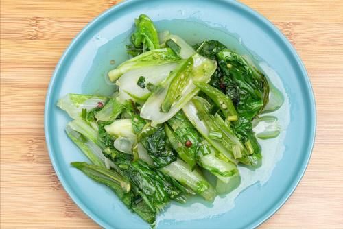 窍门|炒绿叶菜，直接下锅可不行，记住2个窍门，出锅翠绿入味不出水