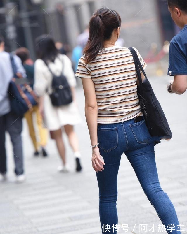 颜色 白黄色横条纹上衣搭配牛仔裤,让你拥抱清爽感觉,优雅一整夏!