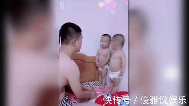 爷仨|双胞胎宝宝打架被爸教育,但威慑力似乎不够,妈妈一进来场面失控