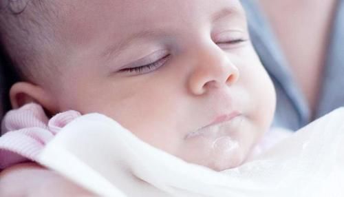 婴儿|小婴儿早上先吃饭还是先喝奶，家长不能一概而论，要根据月龄判断