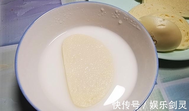 蛋液|炸馒头片,不要裹蛋液,巧用一个料,馒头片更酥脆,吃着不油腻