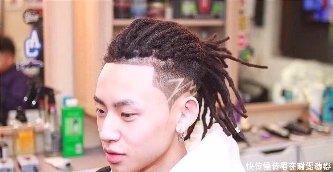 初中班主任透露:最不能忍受学生梳的3种“发型”,看到不得不管