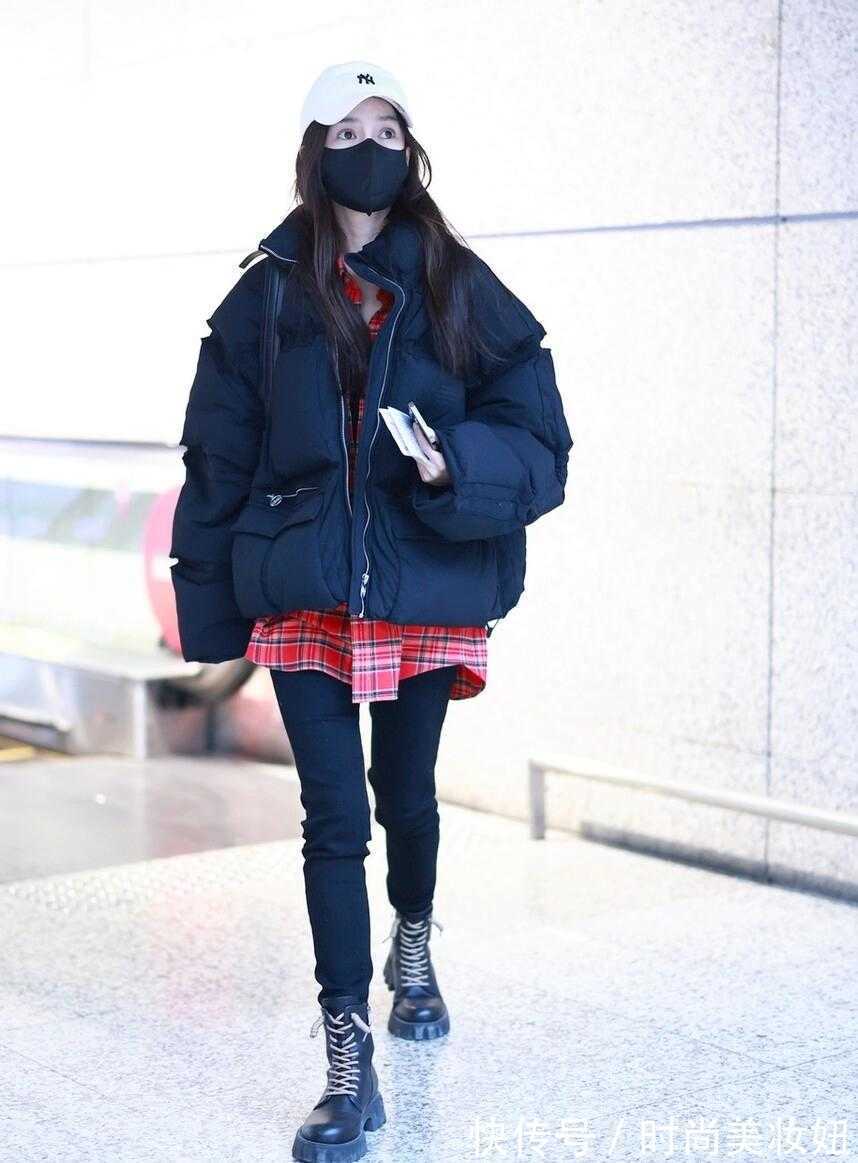 蕾丝|Angelababy也太拼了吧!穿羽绒服配露脐装走机场,洋气时髦