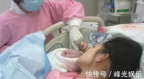 小刘|“最有派头”宝宝出生后,第一件事是跟妈妈击掌:辛苦妈妈了