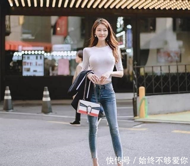 小姐姐|街拍:青春活泼的个性小姐姐,又有大女人的成熟优雅
