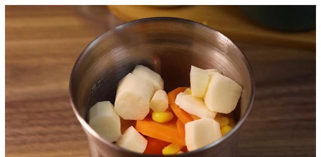 玉米这样做太好吃了,不加一滴水,比蛋糕好吃百倍,宝宝超爱吃