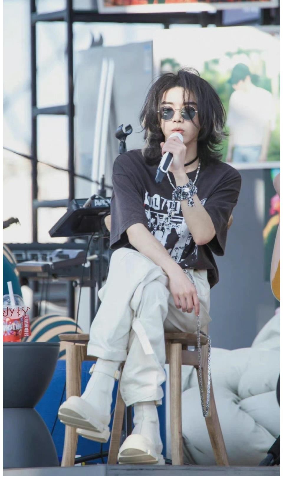 华晨宇连续九年在湖南卫视跨年……