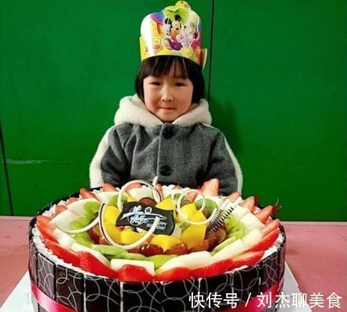 幼儿园|“炫耀给谁看呢?”女儿生日,爸爸送豪华蛋糕到幼儿园却无人问津