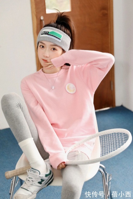 休闲 卫衣不知道怎么穿?试试经典的浅粉色,少女感很强,出街也美美哒