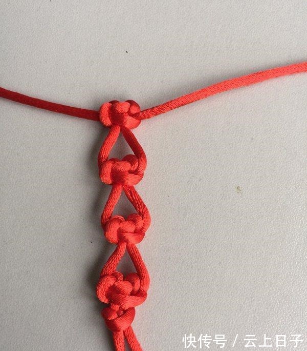 绕圈 心形结手链的编法教程,非常简单,只要2个结法就能编出!收藏了!