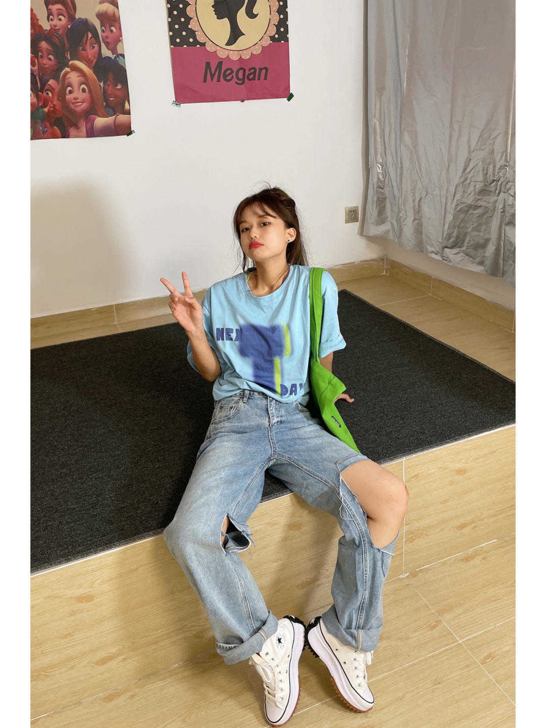 减龄|若你才20岁,别打扮太老!T恤+休闲裤可甜可咸,洋气减龄美翻天