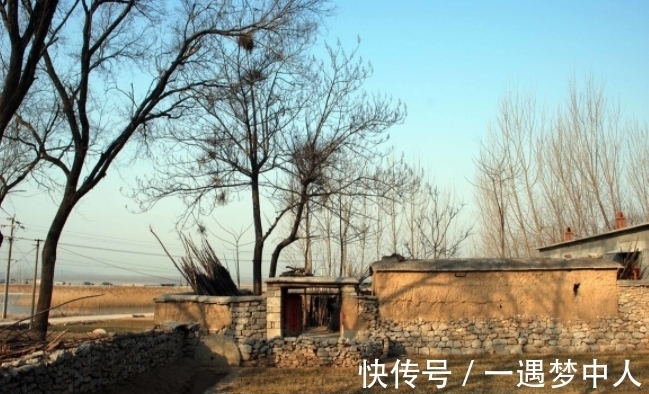 祖辈&古语:“人过五代另起坟,房过三代必走人”,啥意思?有道理吗?