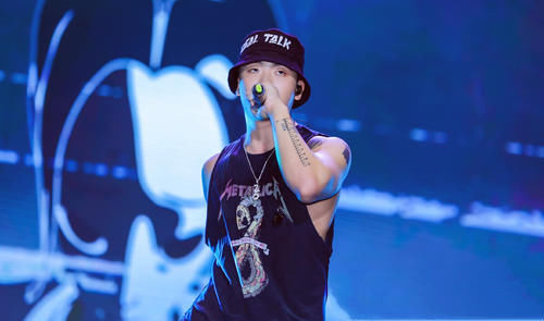 《中国新说唱》举办4季捧红5个冠军，真正走向主流的只有他一人