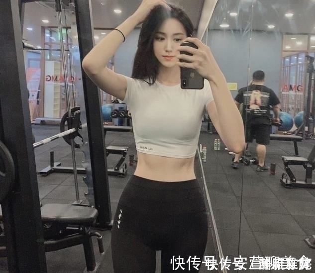 动作|气质美女热爱运动,坚持健身打造紧致身材,大秀迷人马甲线
