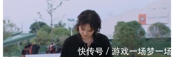 你的名字|姚安娜“偶像包袱”有多重？捂臉大笑時，手與臉的色差過于明顯了