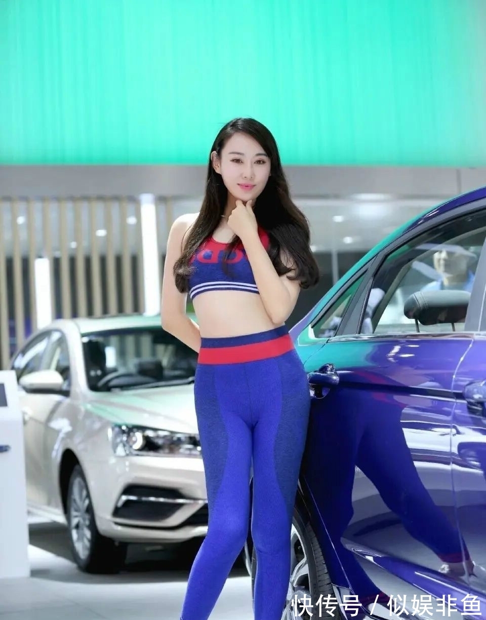 时尚 丰润有致的打底裤车模,成为整个车展的焦点!