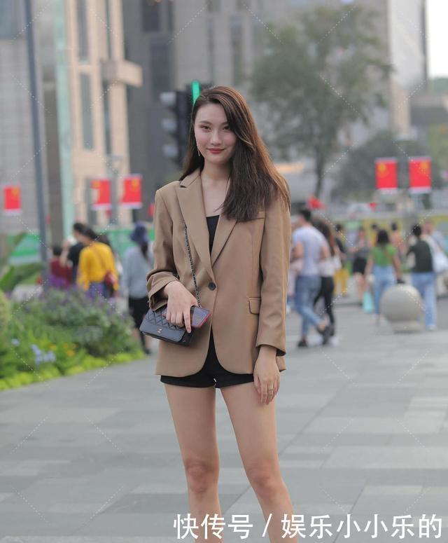 气质|被穿打底裤的女生美到了，突出了时尚感和品质感，显瘦气质