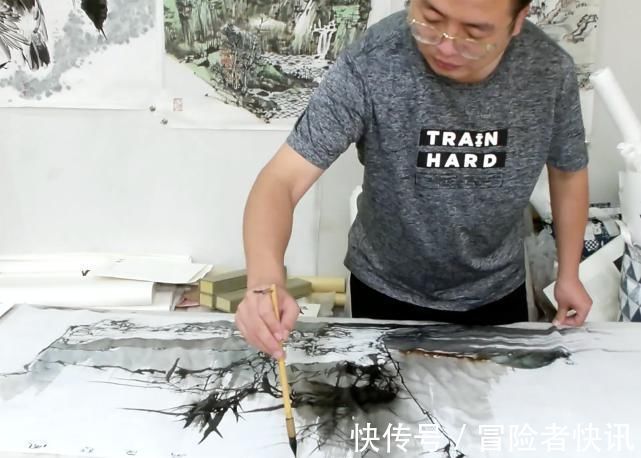 爱竹@鉴赏:韦智杰原创作品《竹石图》,笔力遒劲,意蕴悠长