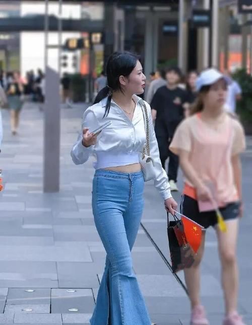 吊带裤 瑜伽裤带来魅惑体态，突破穿衣绝限，带来洋气年轻气息