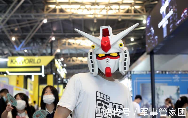 coser|这个夏天看漫展，口罩被coser玩出了“花”……