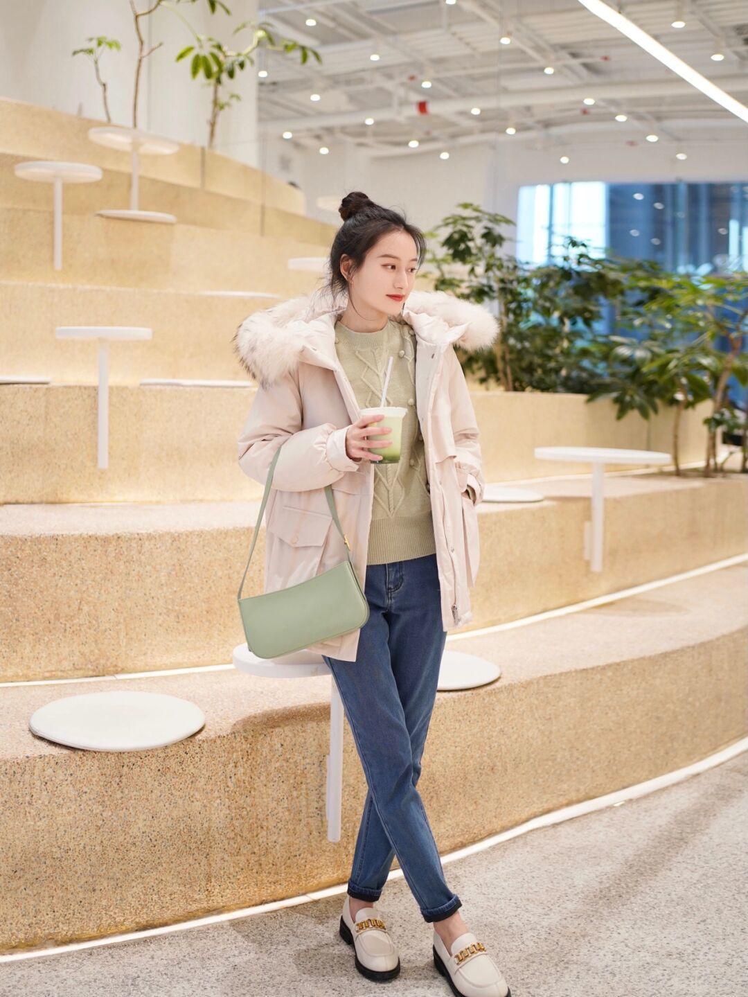 百搭|冬季基础色羽绒服才“真香”,百搭实用还遮肉,配什么单品都好看