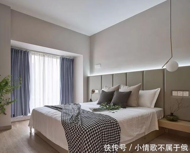 实用|快扔掉床头柜，老土又占地，现在年轻人卧室都这样装，美观更实用！