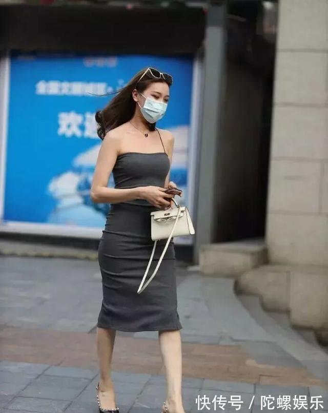 提升|随性百搭的连衣裙提升了你的时尚追捧度,衬托修长腿型,休闲俏皮