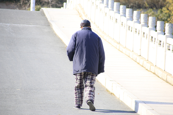 脊髓型颈椎病|60岁后,走路快的人和走路慢的人,谁更易长寿我们一起来看研究
