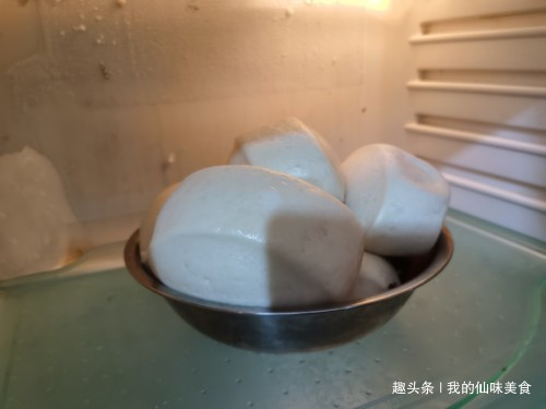 夏天馒头直接放冰箱等于吃“毒”，教你保存小妙招，放两月不变质