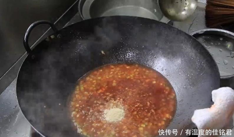 面条|做炸酱面时,最忌出锅即吃,面点师记住这2点,面条劲道又滑爽