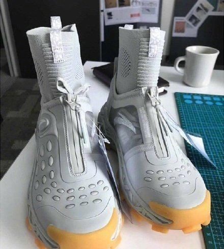 进口鞋 安踏联名“范思哲”!颜值满分,国外明星上脚,老外也爱进口鞋?