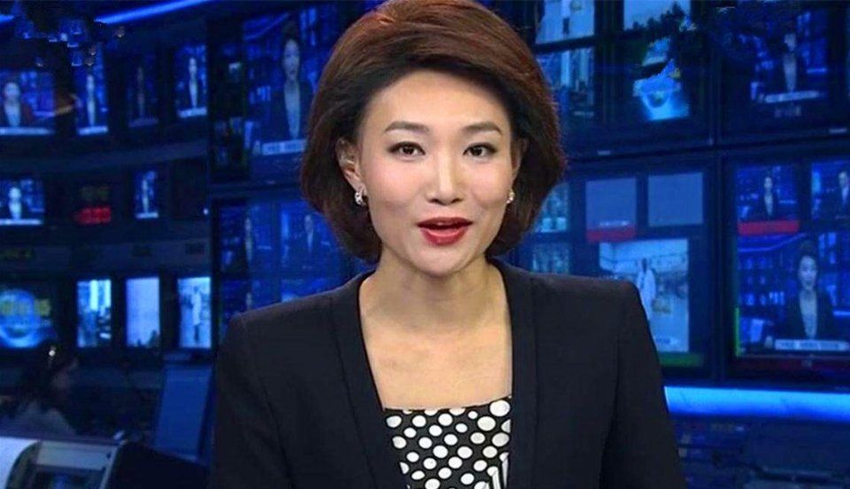 《新闻联播》放完后，总要播出他们收拾稿子的片段，为什么？