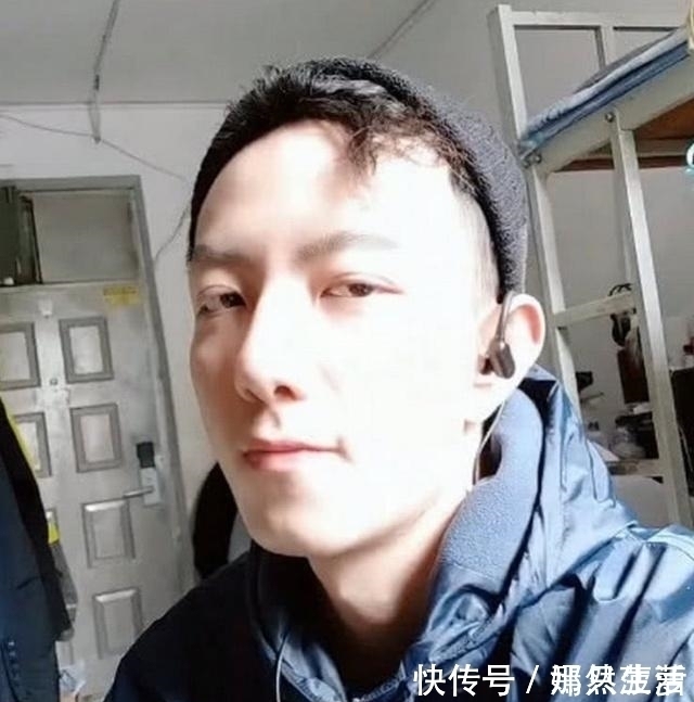 锡纸 小哥哥“锡纸烫”发型火了，拆掉锡纸后看呆众人，冠希哥来了