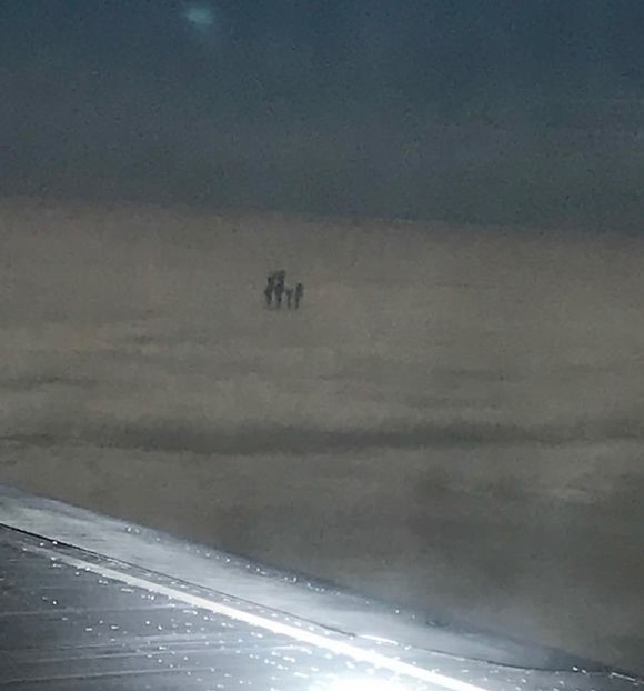 |未解之谜：飞机上拍摄到的诡异图片，难道云上真的有人存在？