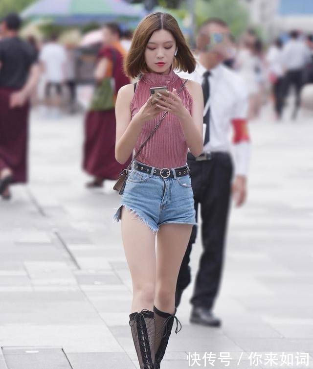 衬衫 小姐姐穿灯芯绒无袖衬衫搭配牛仔裤,很有青春活力!