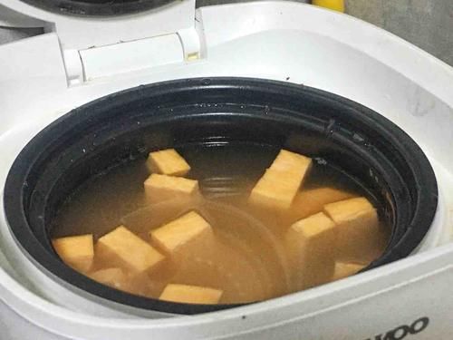 清明后，市场碰到它多买些，不上火还营养，富含氨基酸，别不懂吃