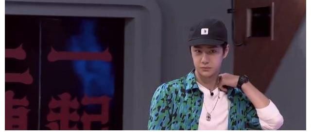 手抓饼|《一起 火锅吧》，王一博开启新技能手抓饼、魔术、悠悠球玩得溜