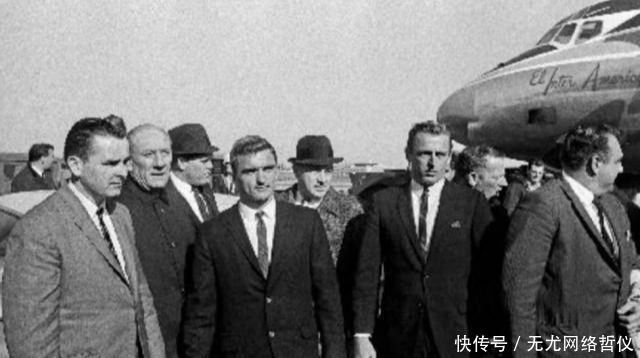 博物馆|三人去博物馆偷钻石,本想着是一场血雨腥风,结果连报警器都没响