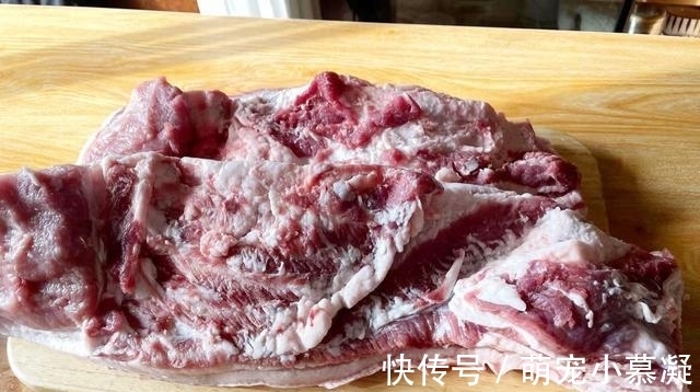 原来炸扣肉起泡有诀窍,只要记住这5点,颜色金黄,起泡出虎皮