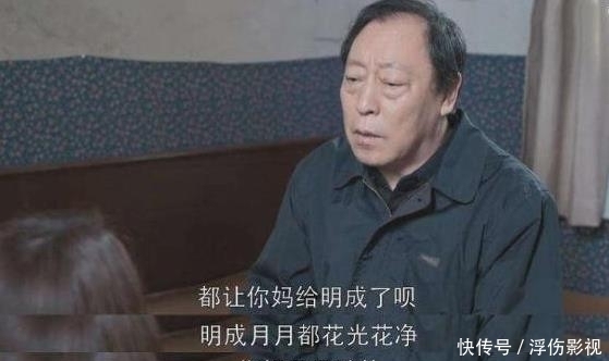 小丽|7旬老人下跪求女儿卖房救老伴，女儿婉拒：咋不让你儿子卖