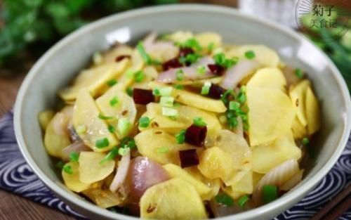 洋葱和它是天生一对,每天炒一盘,营养美味,软化血管,肠道通畅了