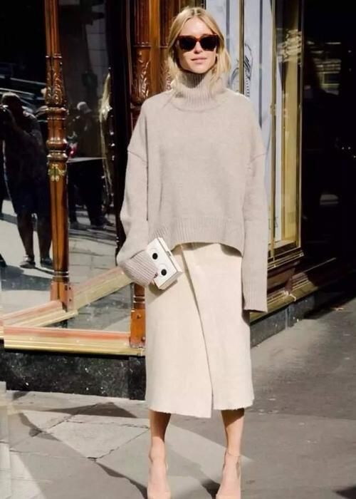 最近火了一种穿法：毛衣+半身裙，照着穿不会出错，温暖整个春天