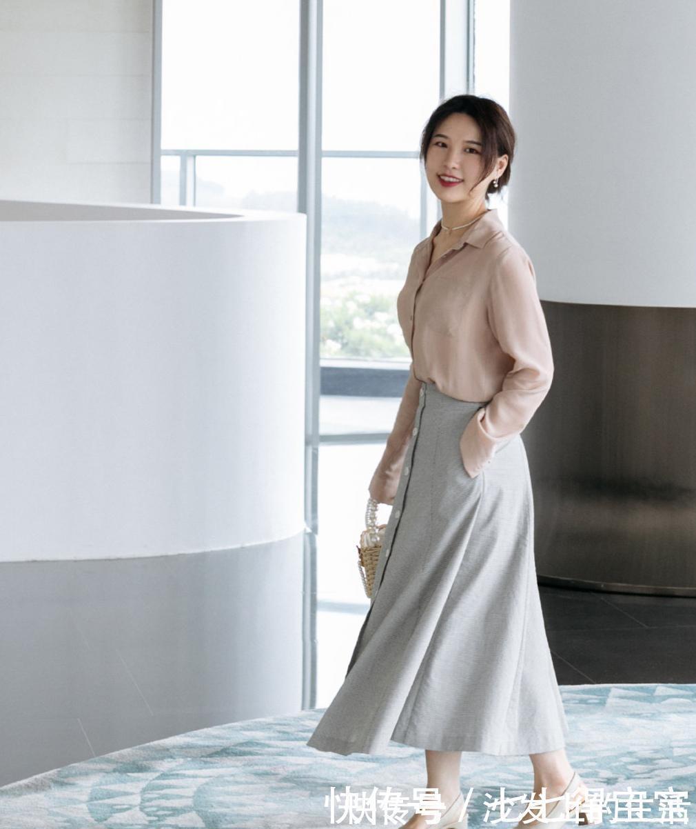 色彩|穿衣有品位的女人,都擅长“衬衫+裙子”搭配法,美得优雅不费力
