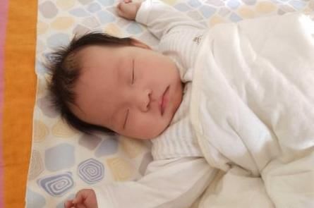 原因|为什么宝宝睡着后很不老实？看了原因后，能让宝宝睡得好一点